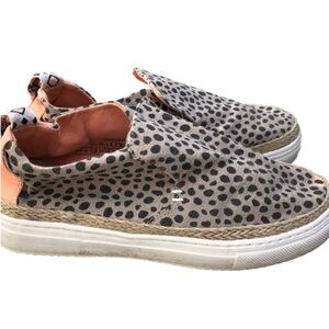 Hey Dude Peyton Cheetah Slip On Shoes. Size 7.